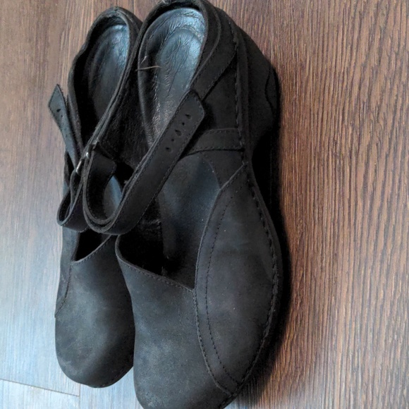 Patagonia Womans Size 7 black heeled covered clog style footwear - Picture 5 of 8